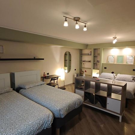 קומו Appartamento Aleph With Private Parking, Next Train Station מראה חיצוני תמונה