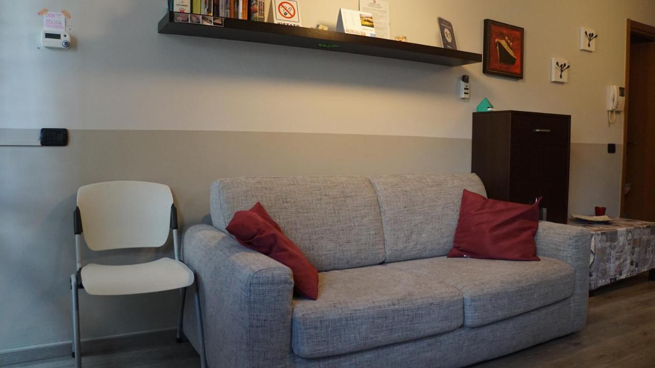 קומו Appartamento Aleph With Private Parking, Next Train Station מראה חיצוני תמונה