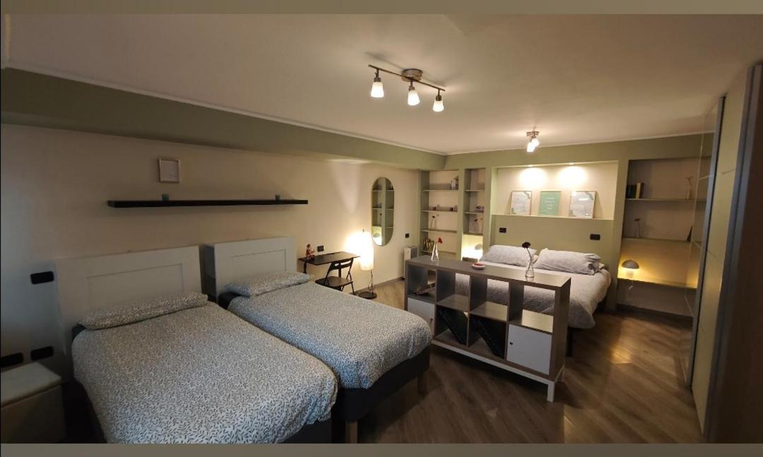 קומו Appartamento Aleph With Private Parking, Next Train Station מראה חיצוני תמונה