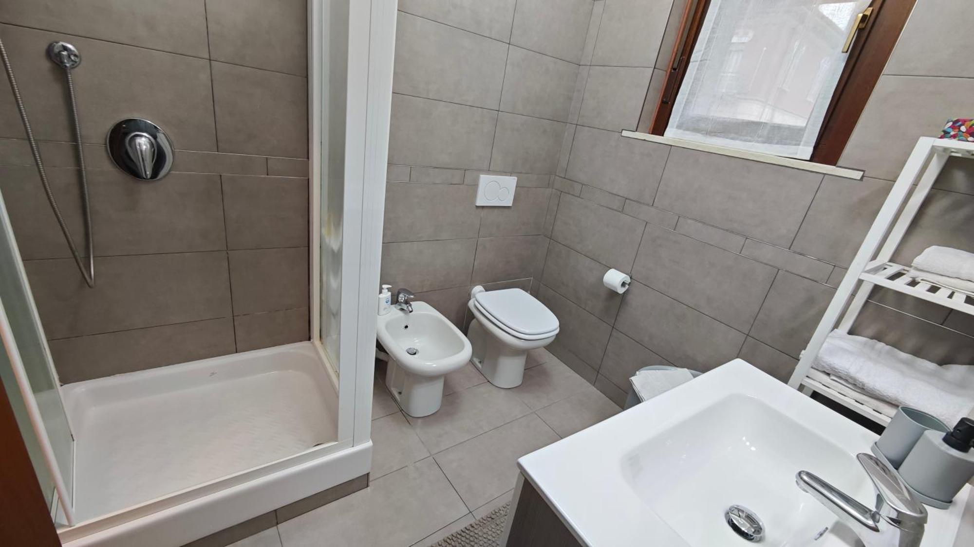 קומו Appartamento Aleph With Private Parking, Next Train Station מראה חיצוני תמונה