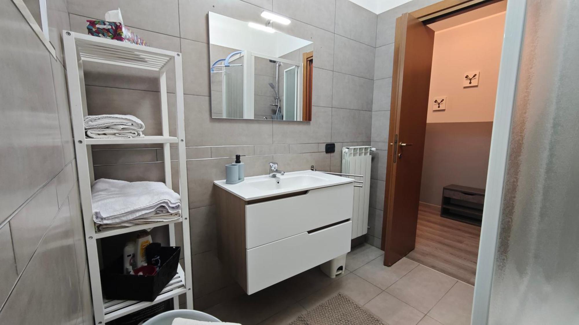 קומו Appartamento Aleph With Private Parking, Next Train Station מראה חיצוני תמונה