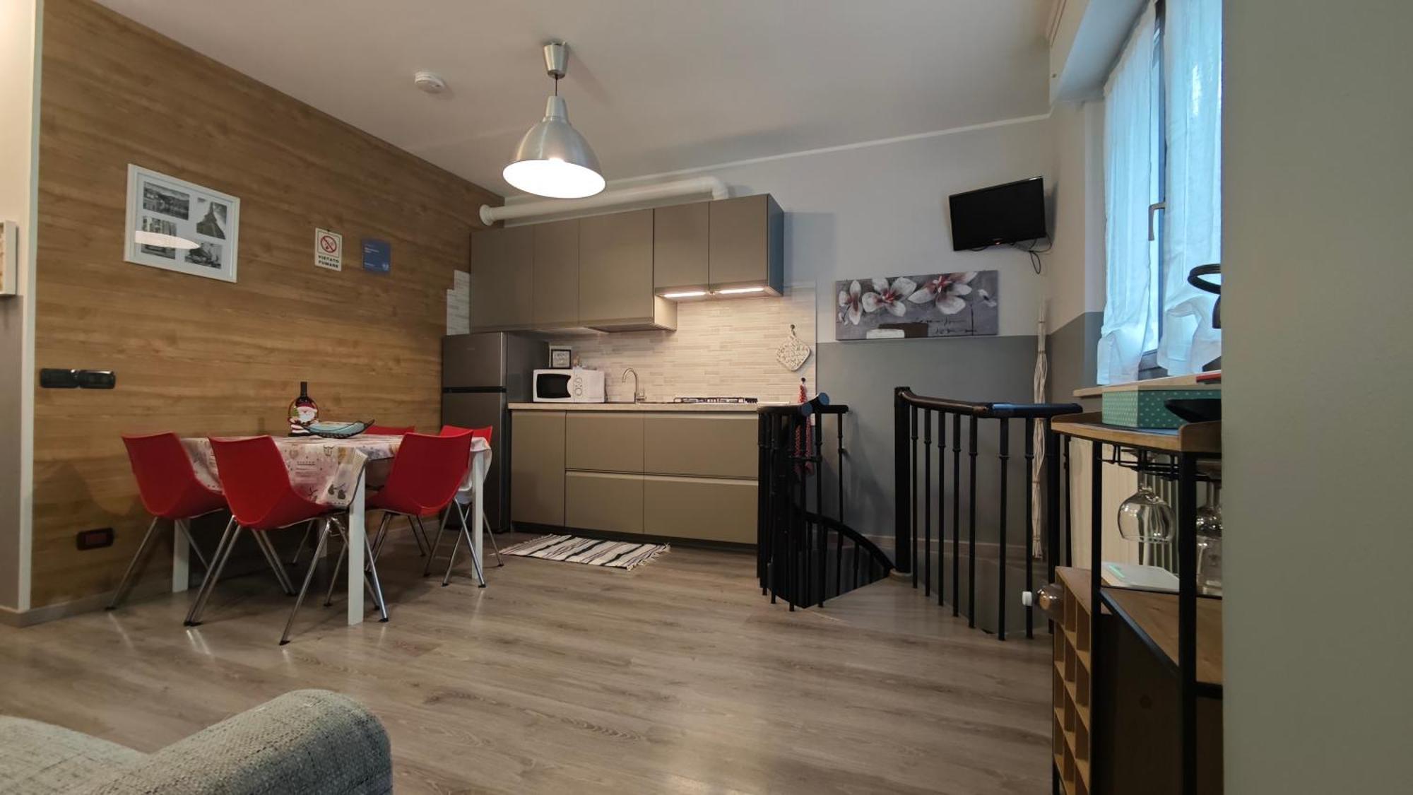 קומו Appartamento Aleph With Private Parking, Next Train Station מראה חיצוני תמונה