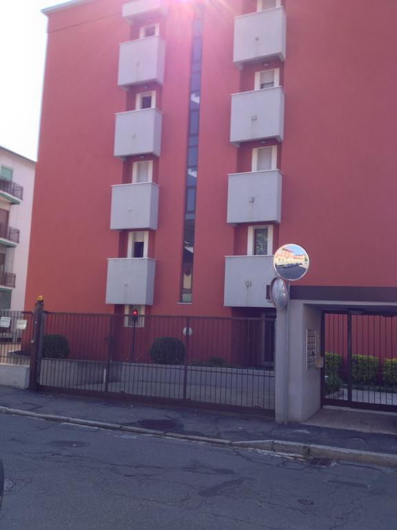 קומו Appartamento Aleph With Private Parking, Next Train Station מראה חיצוני תמונה